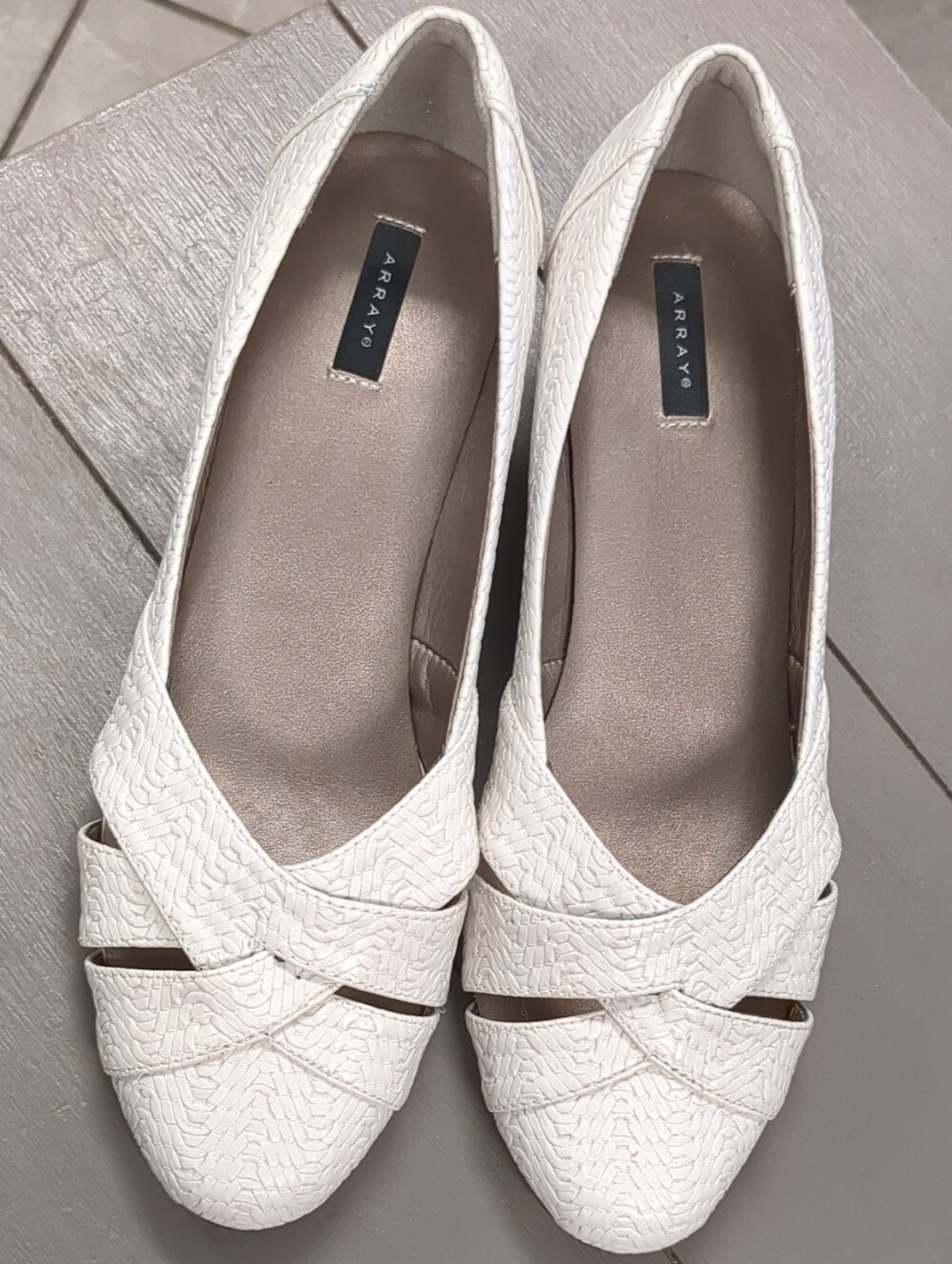 Array Women's White Textured Shoes with Crisscross Accent